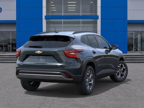 New 2026 Chevrolet Trax LT w/ LT Convenience Package FWD image 4