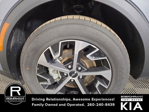 Certified 2025 Kia Sportage EX image 12