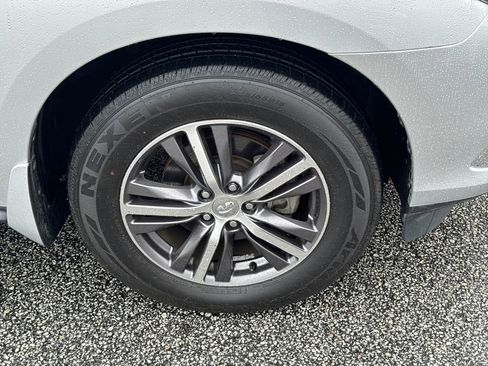 Used 2019 INFINITI QX60 Luxe w/ Essential Package image 12