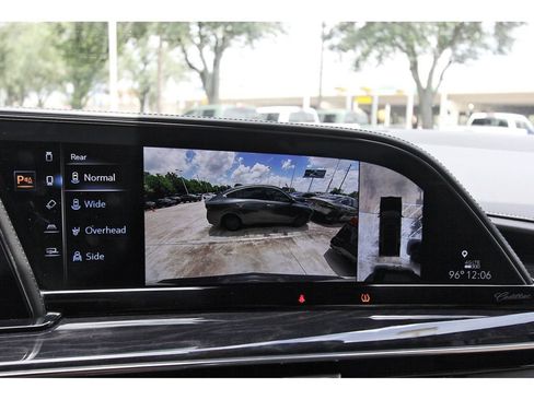 Used 2021 Cadillac Escalade Premium Luxury w/ LPO, Illumination Package RWD image 23