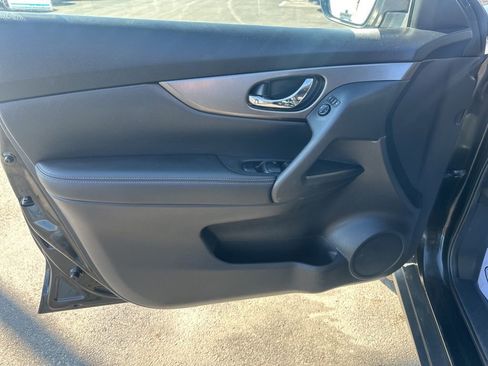 Used 2016 Nissan Rogue S w/ Appearance Package image 11