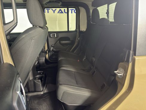 Used 2020 Jeep Gladiator Sport AWD/4WD image 33