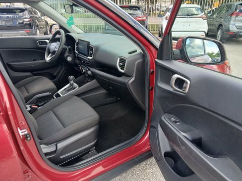 Used 2021 Hyundai Venue SE FWD image 10
