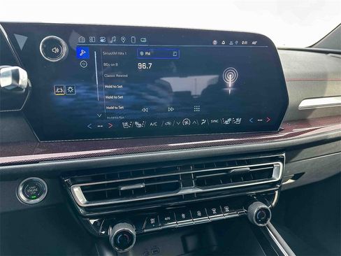 Certified 2025 Chevrolet Traverse RS image 31