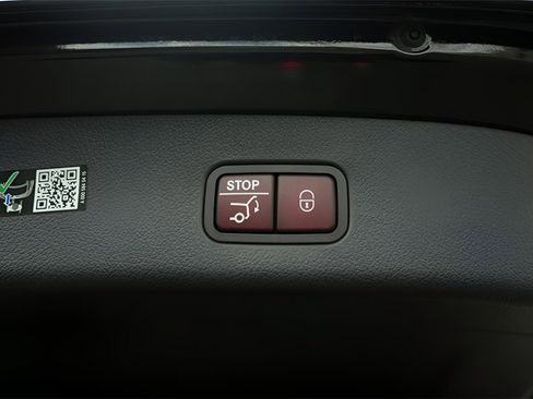 Used 2023 Mercedes-Benz GLC 300 4MATIC w/ Exclusive Trim Package image 17