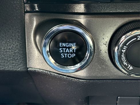 Used 2016 Toyota Tacoma TRD Sport image 26