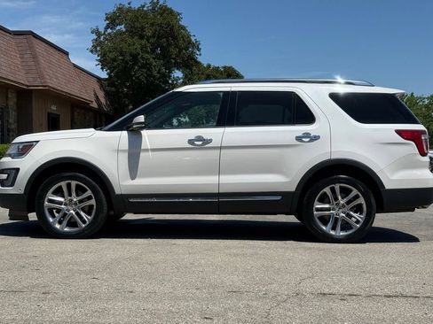 Used 2016 Ford Explorer Limited w/ Equipment Group 301A AWD/4WD image 2