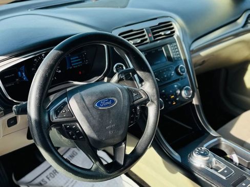 Used 2017 Ford Fusion SE image 10