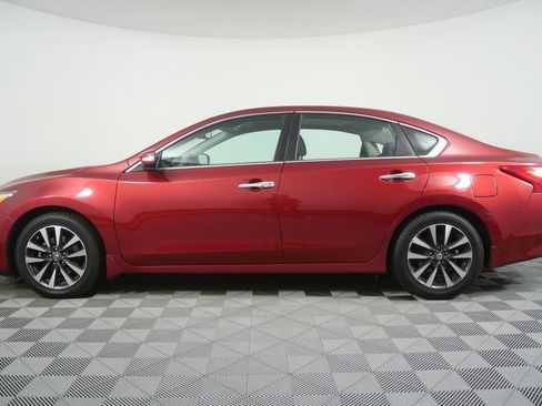 Used 2016 Nissan Altima 2.5 SV w/ Convenience Package FWD image 6