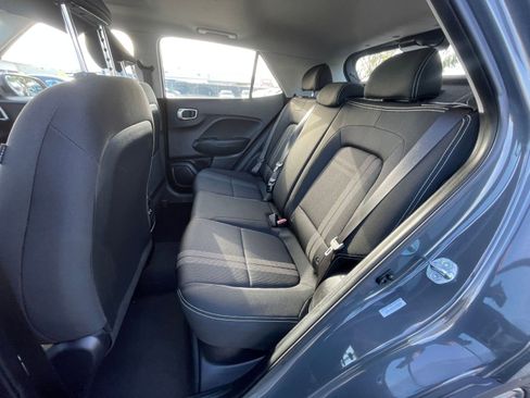 Used 2025 Hyundai Venue SEL image 27