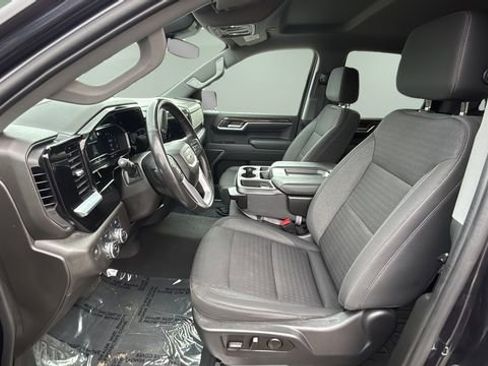 Used 2022 GMC Sierra 1500 Elevation w/ LPO, Elevation Black Package image 18