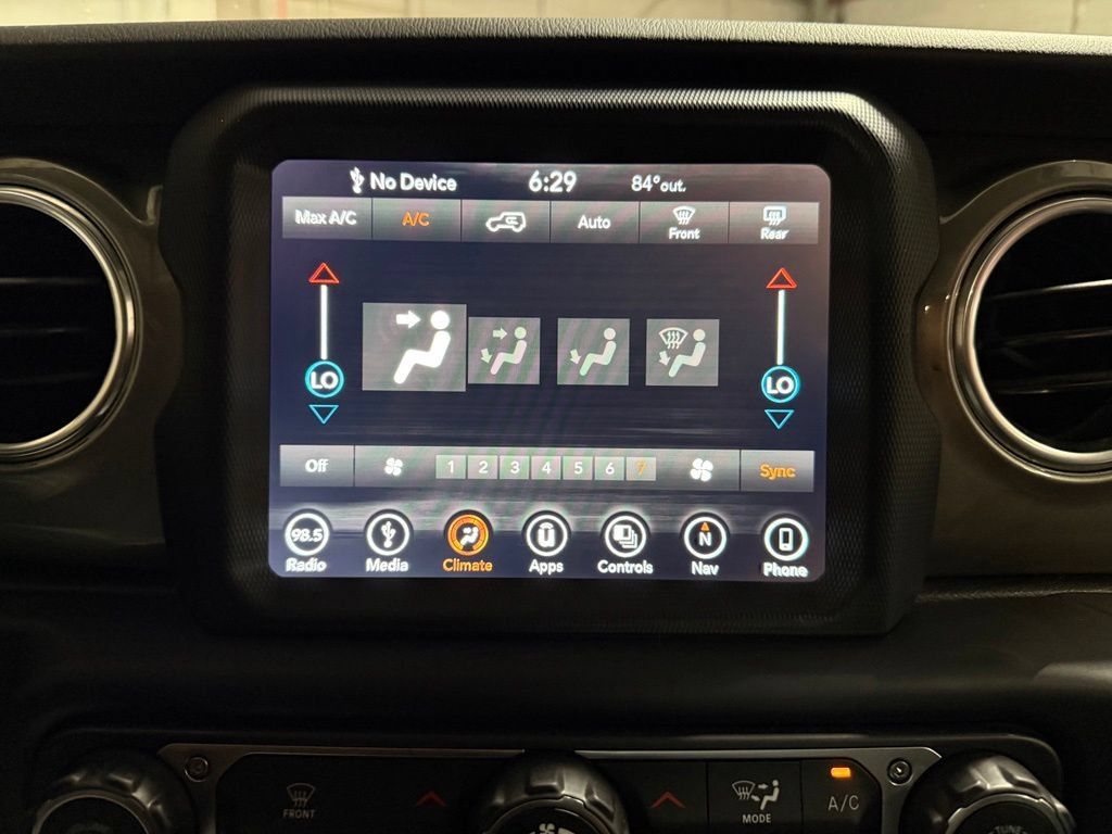 Used 2019 Jeep Wrangler Unlimited Sahara w/ Uconnect 4C Nav & Sound Group AWD/4WD image 13