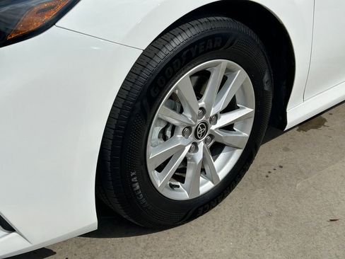 Used 2025 Toyota Camry LE image 9