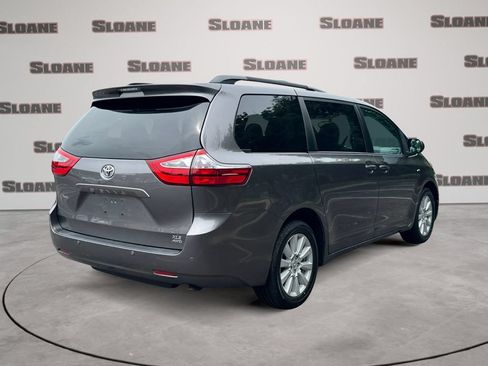 Used 2017 Toyota Sienna XLE Premium AWD/4WD image 5