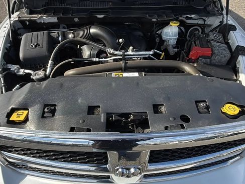 Used 2019 RAM 1500 Classic SLT AWD/4WD image 23