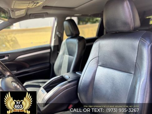 Used 2018 Toyota Highlander XLE AWD/4WD image 20