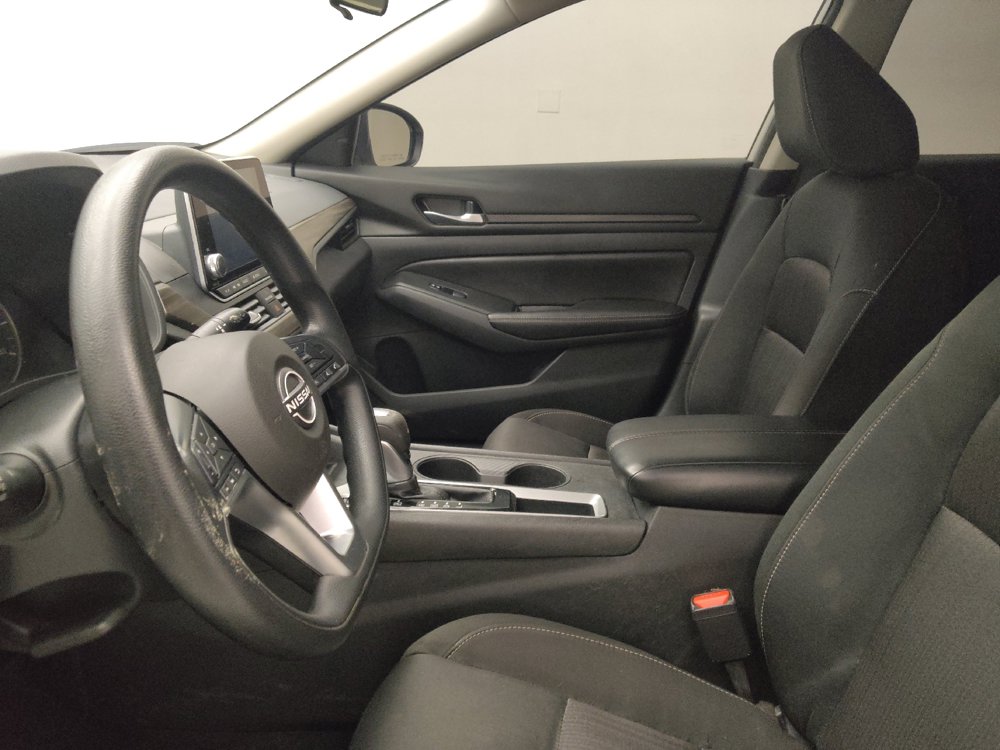 Used 2025 Nissan Altima 2.5 SV FWD image 17
