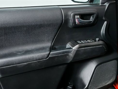 Used 2017 Toyota Tacoma TRD Sport w/ Premium & Technology Package image 13