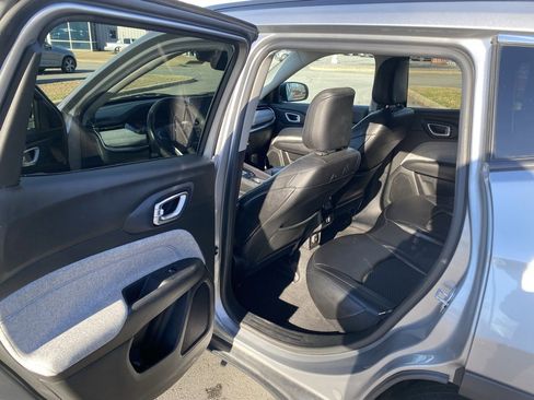 Used 2022 Jeep Compass Latitude image 27