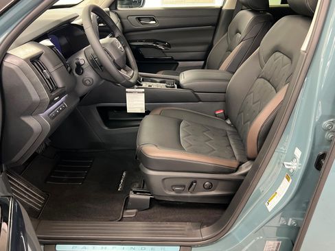 New 2026 Nissan Pathfinder Platinum AWD/4WD image 17