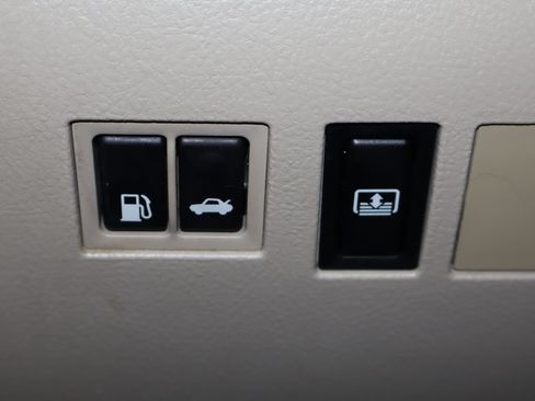 Used 2011 Toyota Avalon Limited FWD image 22