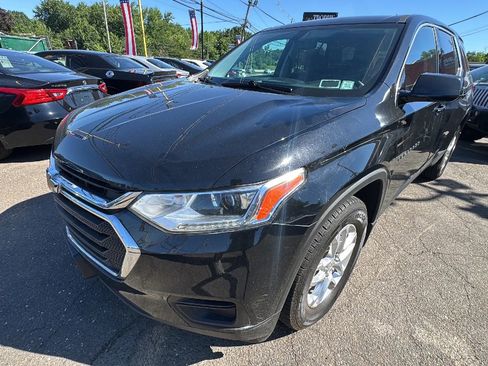 Used 2018 Chevrolet Traverse LS FWD image 1