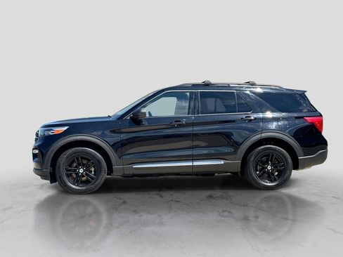 Used 2022 Ford Explorer XLT w/ Equipment Group 202A AWD/4WD image 3