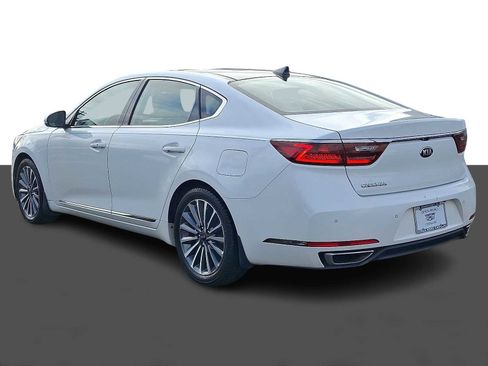 Used 2018 Kia Cadenza Premium w/ Luxury Package image 4