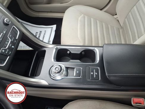 Used 2019 Ford Fusion SE FWD image 14