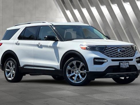 Used 2020 Ford Explorer Platinum w/ Premium Technology Package image 2