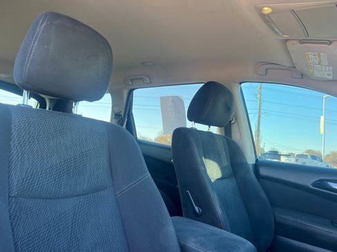 Used 2015 Nissan Pathfinder SV image 15