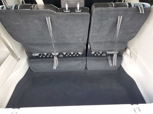 Used 2023 Chrysler Pacifica Touring-L FWD image 36