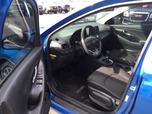 Used 2018 Hyundai Elantra GT image 9