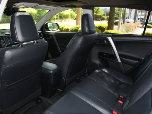 Used 2016 Toyota RAV4 Limited image 17