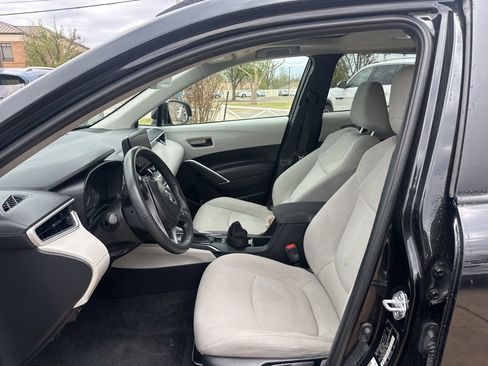 Used 2025 Toyota Corolla Cross LE w/ Moonroof Package FWD image 13