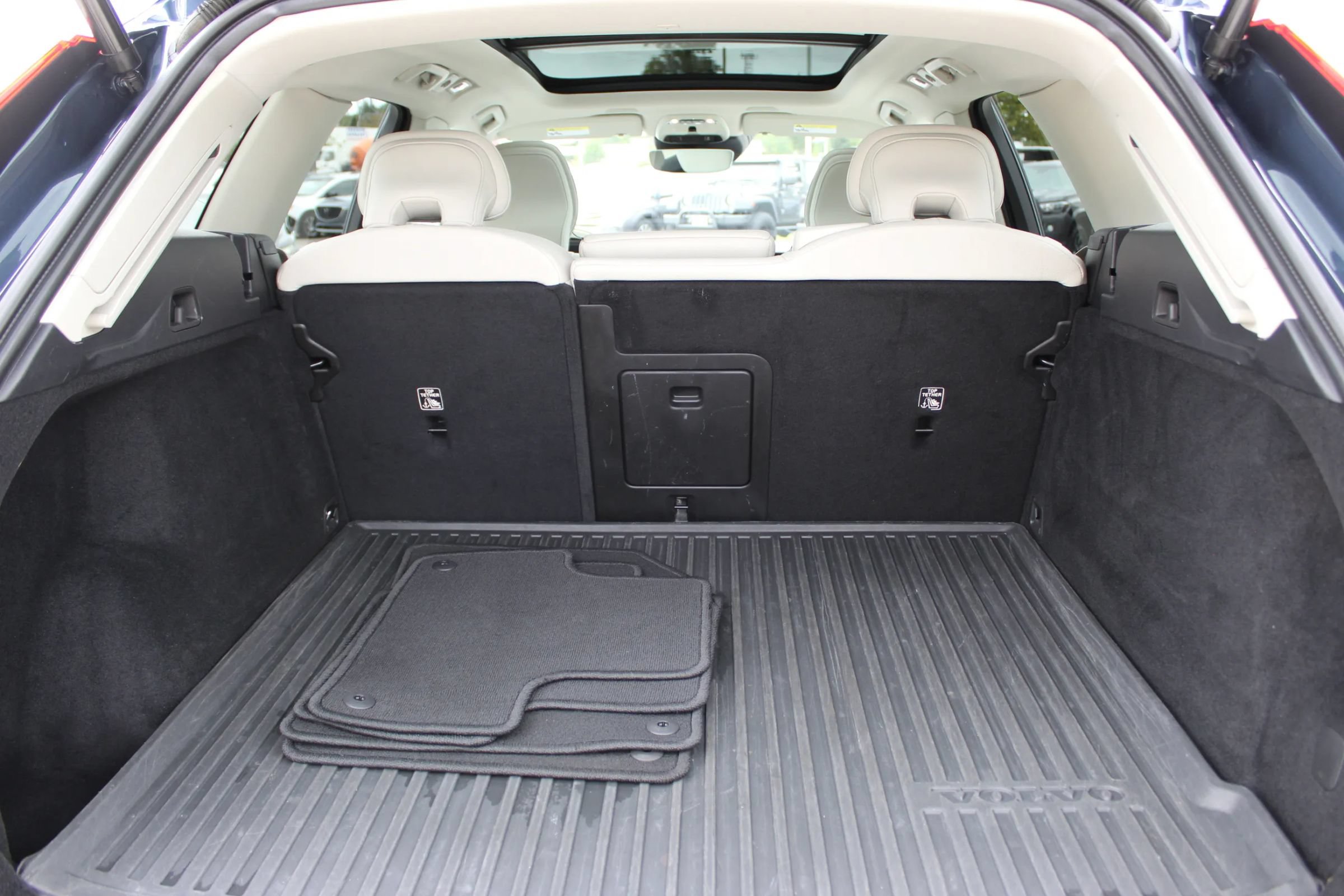 Used 2021 Volvo XC60 T5 Momentum w/ Premium Package FWD image 23