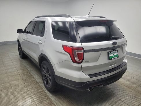 Used 2018 Ford Explorer XLT w/ Equipment Group 202A image 5