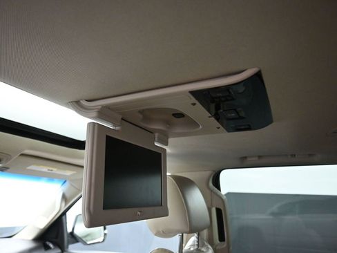 Used 2018 Cadillac Escalade ESV Luxury image 40