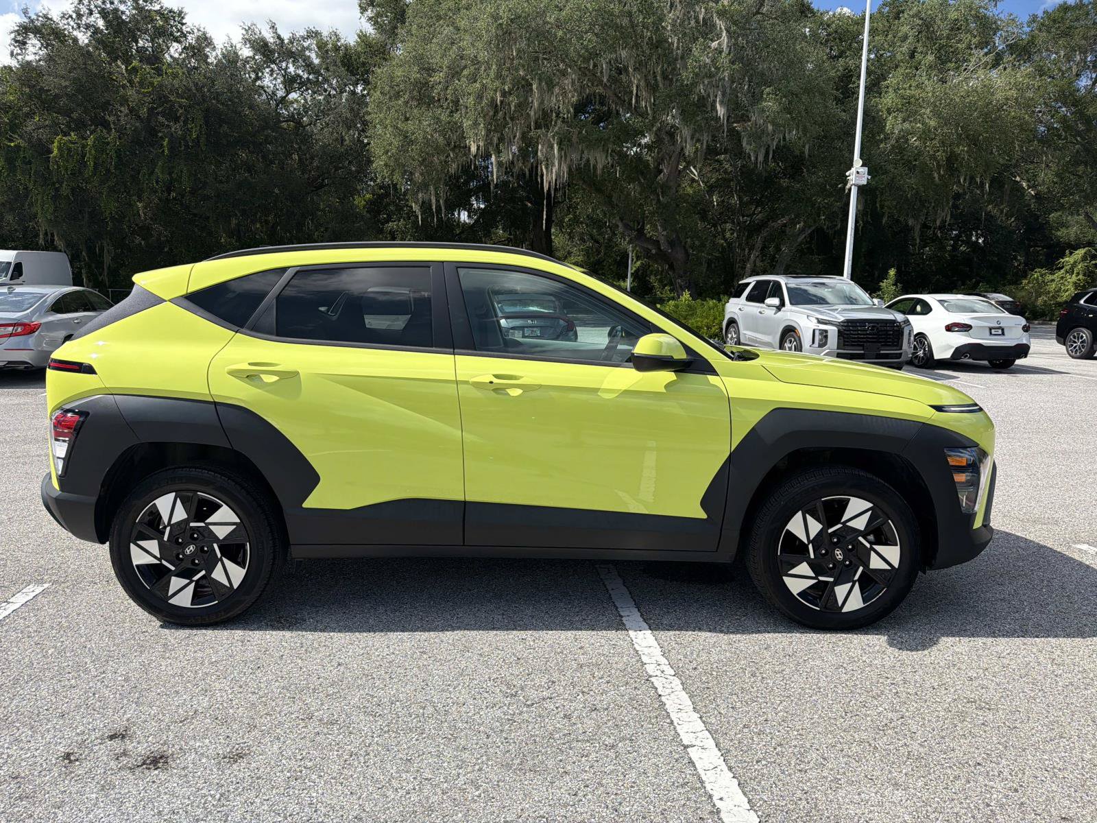 Used 2024 Hyundai Kona SEL AWD/4WD image 3