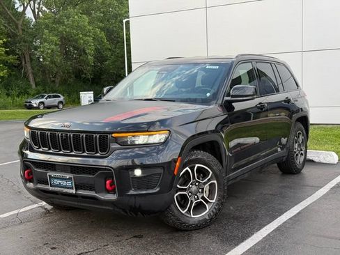 Used 2022 Jeep Grand Cherokee Trailhawk w/ Luxury Tech Group III AWD/4WD image 2