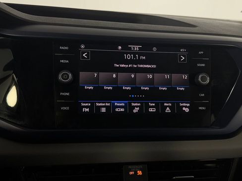 Used 2023 Volkswagen Taos SE w/ Panoramic Sunroof Package image 17