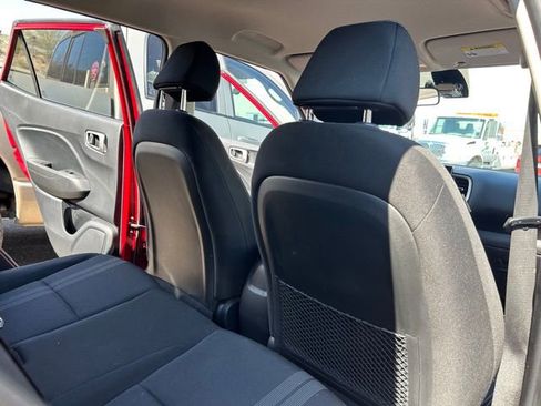 Used 2021 Hyundai Venue SEL image 12