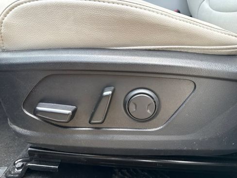 Used 2023 Hyundai Tucson Limited AWD/4WD image 16