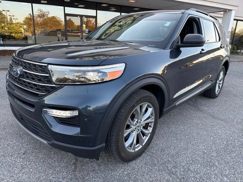 Used 2024 Ford Explorer XLT w/ Equipment Group 202A AWD/4WD image 9