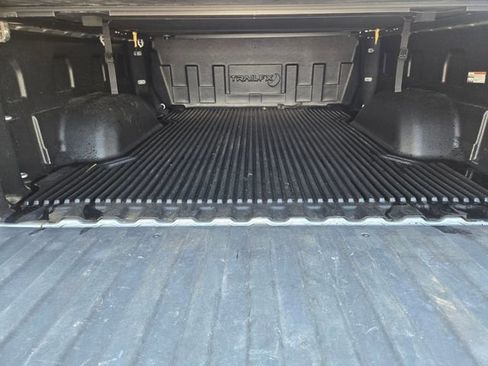 Used 2019 Chevrolet Silverado 1500 LT AWD/4WD image 16