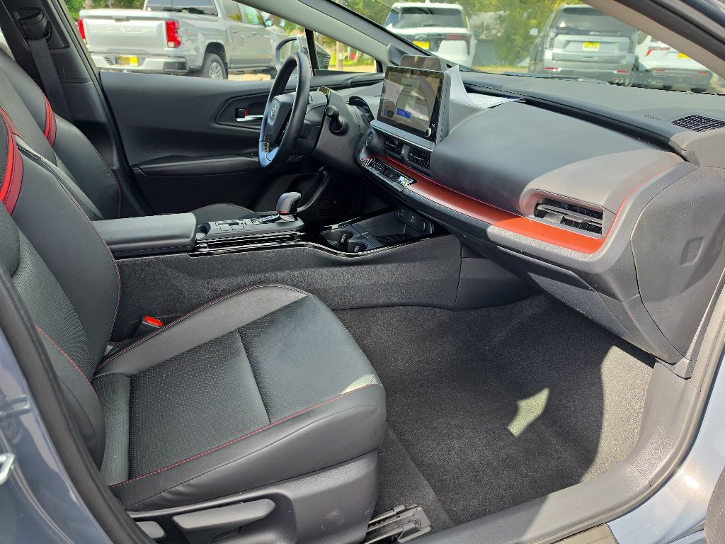 Used 2024 Toyota Prius Prime Premium FWD image 19