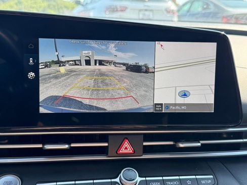Used 2025 Hyundai Elantra SEL FWD image 23