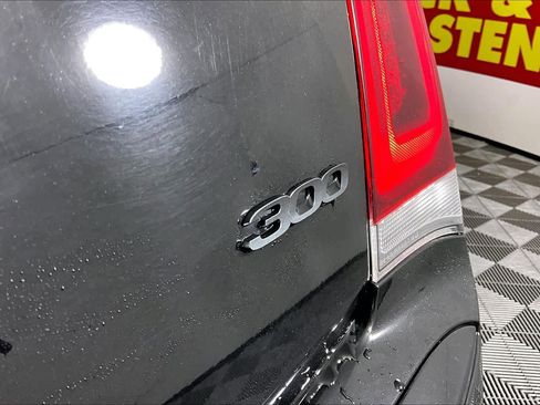 Used 2022 Chrysler 300 Touring L image 27