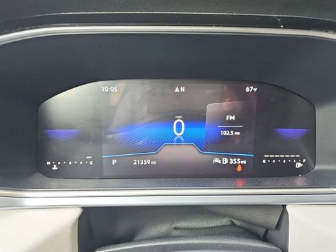 Used 2025 Volkswagen Taos SE image 10