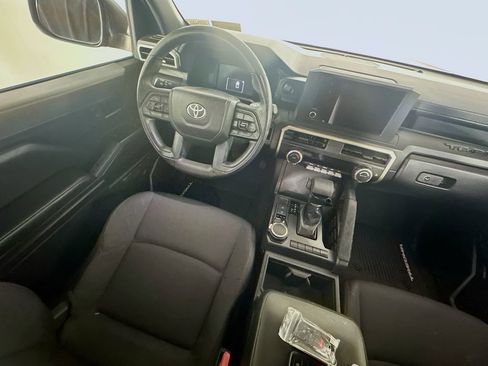 Used 2025 Toyota Tacoma SR image 9